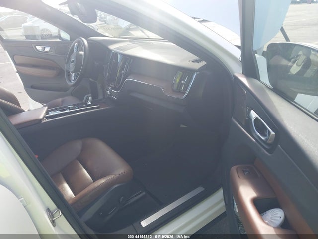 2023 VOLVO XC60 YV4L12DLXP1376233 Photo 4