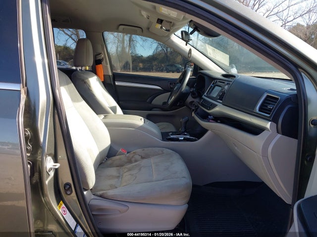 5TDBZRFH8JS845838 Toyota Highlander Le