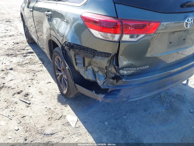 5TDBZRFH8JS845838 Toyota Highlander Le