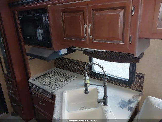 Ford E-450 Cutaway 2014 1FDXE4FS8EDA46333 Image 17