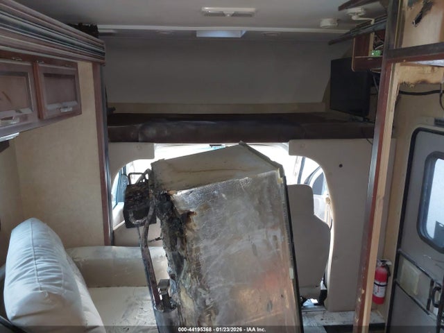 Ford E-450 Cutaway 2014 1FDXE4FS8EDA46333 Image 14