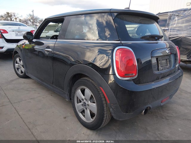 2016 MINI HARDTOP WMWXP5C5XGT739302 Photo 2