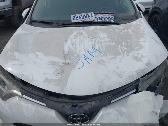 JTMWFREV2HD101420 Toyota Rav4 Xle