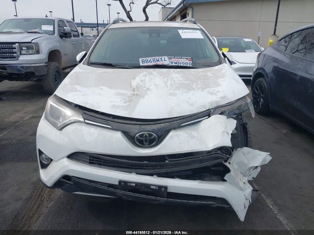JTMWFREV2HD101420 Toyota Rav4 Xle