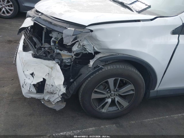 JTMWFREV2HD101420 Toyota Rav4 Xle