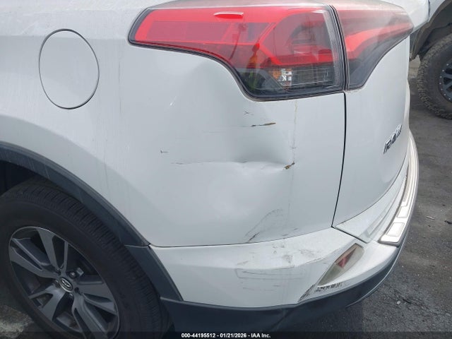 JTMWFREV2HD101420 Toyota Rav4 Xle