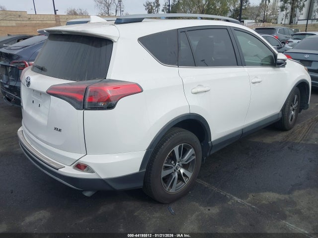 JTMWFREV2HD101420 Toyota Rav4 Xle