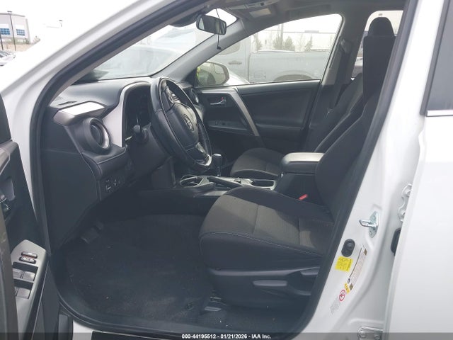 JTMWFREV2HD101420 Toyota Rav4 Xle