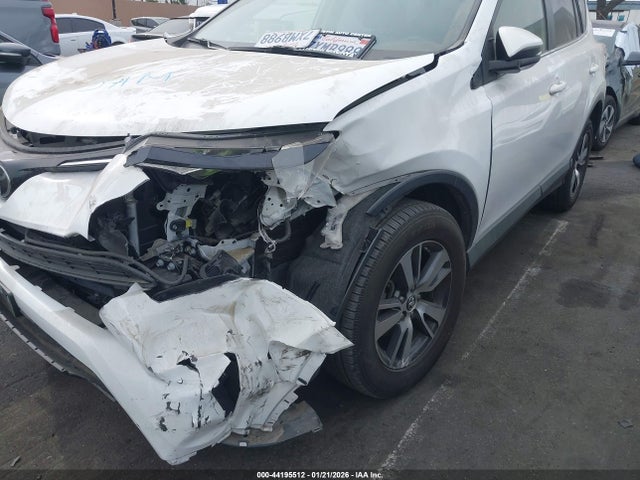 JTMWFREV2HD101420 Toyota Rav4 Xle