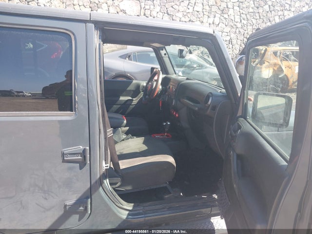 1C4BJWDG0JL886708 Jeep Wrangler Jk Unlimited Sport S 4x4