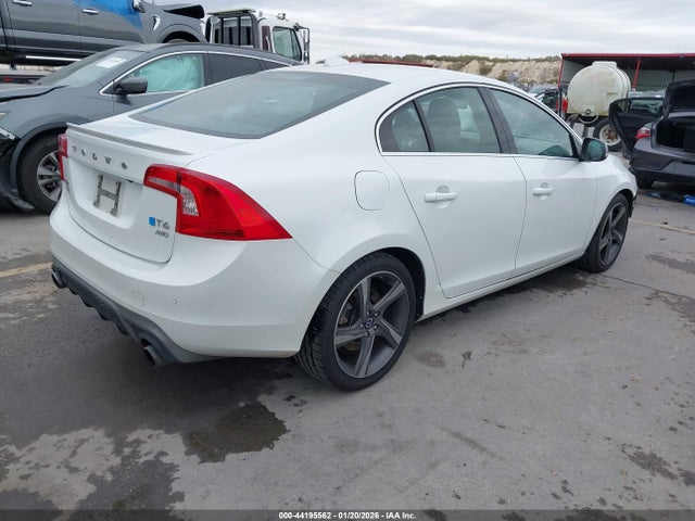 2015 VOLVO S60 YV1902TH2F1307333 Photo 3