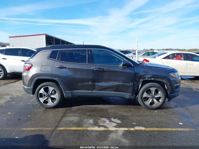 2018 Jeep Compass Latitude Fwd მანქანა იყიდება აუქციონზე, vin: 3C4NJCBB2JT266501, აუქციონის ნომერი: 44195788