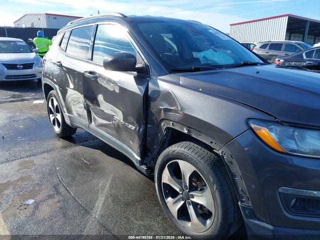 2018 Jeep Compass Latitude Fwd მანქანა იყიდება აუქციონზე, vin: 3C4NJCBB2JT266501, აუქციონის ნომერი: 44195788
