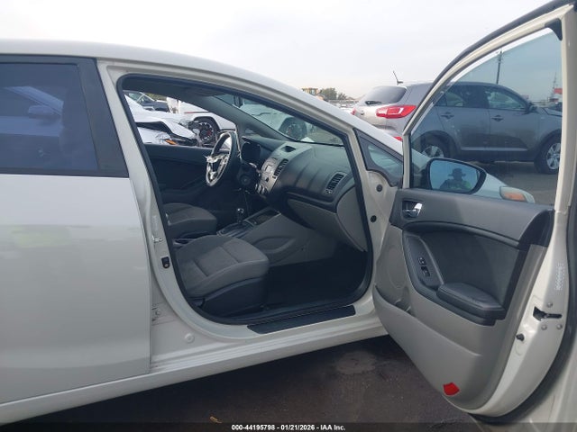 KNAFK4A68F5399926 KIA FORTE LX