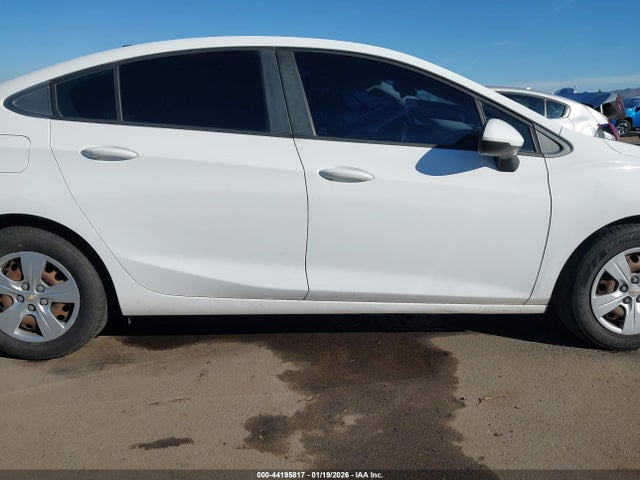 1G1BC5SM1H7135934 Chevrolet Cruze Ls Auto