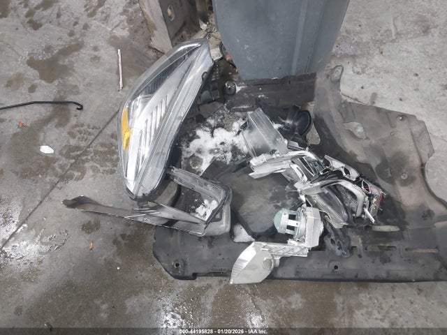 1FMCU9G99HUA23884 Ford ESCAPE SE