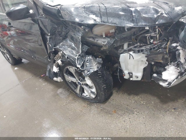 1FMCU9G99HUA23884 Ford ESCAPE SE