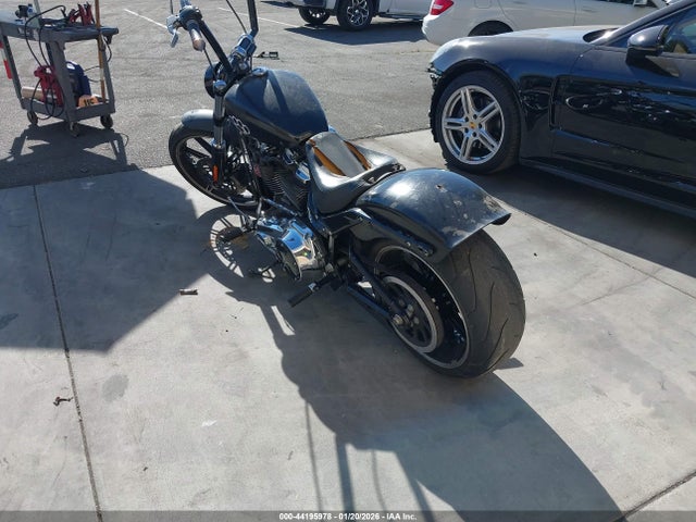 2018 HARLEY-DAVIDSON FXBR 1HD1YEJ17JC019502 Photo 2