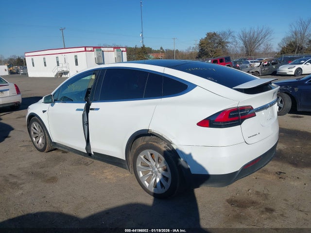 2018 TESLA MODEL X 5YJXCAE23JF135644 Photo 2
