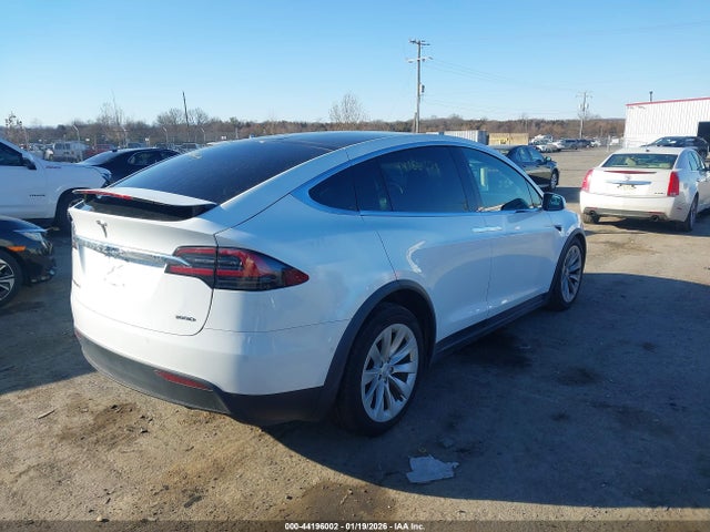2018 TESLA MODEL X 5YJXCAE23JF135644 Photo 3