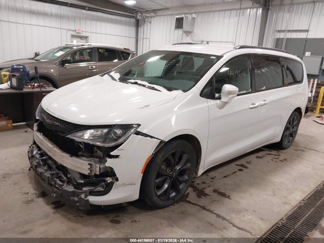 Chrysler Pacifica Touring L Plus 2018 2C4RC1EG9JR204295 Image 2