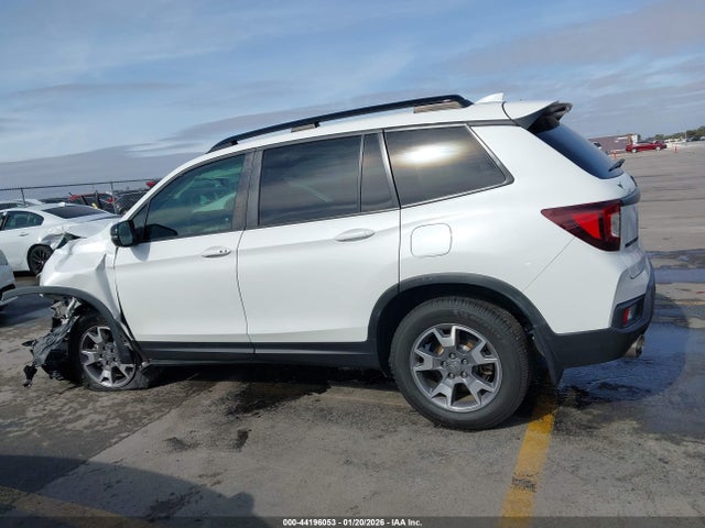 5FNYF8H66NB001722 Honda Passport Awd Trailsport