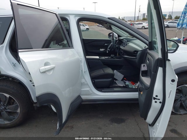5N1BT3BA0RC683316 Nissan Rogue Sv Fwd