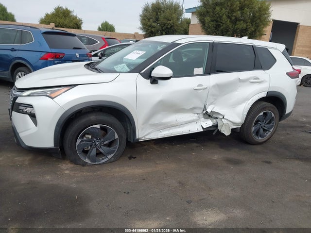5N1BT3BA0RC683316 Nissan Rogue Sv Fwd