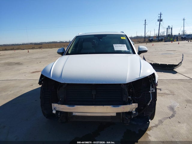 44196070 :رقم المزاد ، WA1CNAFY2J2161421 vin ، 2018 Audi Q5 2.0t Premium/2.0t Tech Premium مزاد بيع