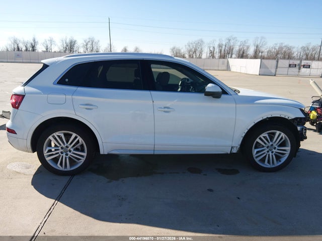 44196070 :رقم المزاد ، WA1CNAFY2J2161421 vin ، 2018 Audi Q5 2.0t Premium/2.0t Tech Premium مزاد بيع