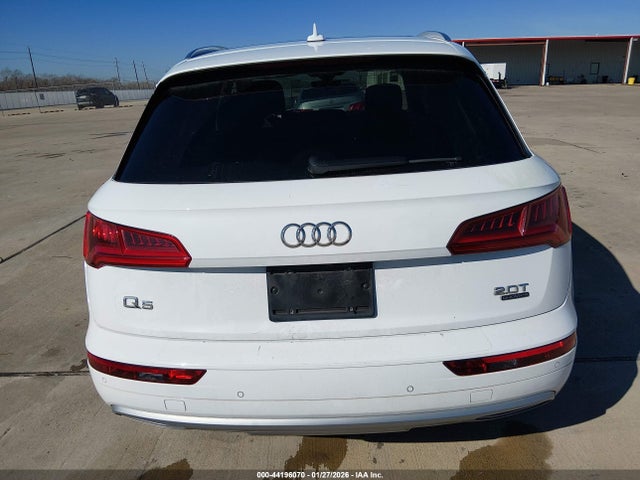 44196070 :رقم المزاد ، WA1CNAFY2J2161421 vin ، 2018 Audi Q5 2.0t Premium/2.0t Tech Premium مزاد بيع