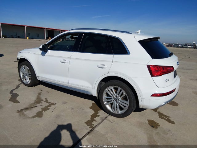 44196070 :رقم المزاد ، WA1CNAFY2J2161421 vin ، 2018 Audi Q5 2.0t Premium/2.0t Tech Premium مزاد بيع