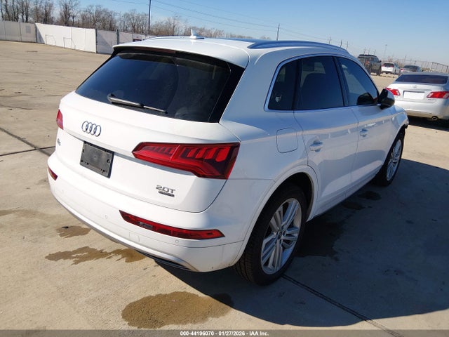 44196070 :رقم المزاد ، WA1CNAFY2J2161421 vin ، 2018 Audi Q5 2.0t Premium/2.0t Tech Premium مزاد بيع