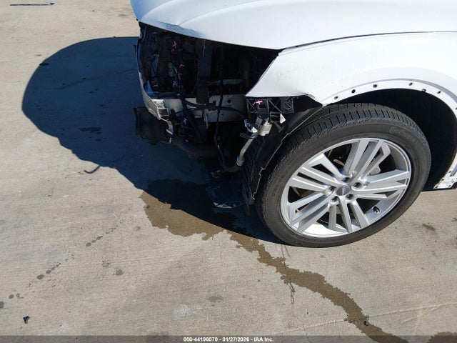 44196070 :رقم المزاد ، WA1CNAFY2J2161421 vin ، 2018 Audi Q5 2.0t Premium/2.0t Tech Premium مزاد بيع