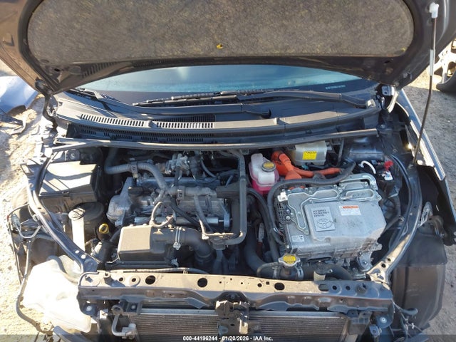 JTDKDTB34F1576960 Toyota Prius C Three