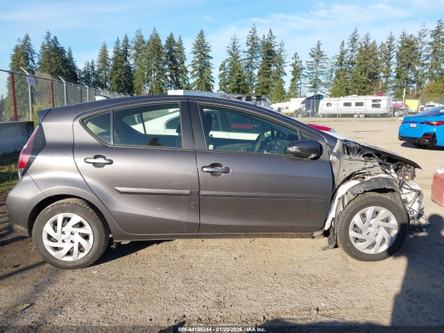 JTDKDTB34F1576960 Toyota Prius C Three