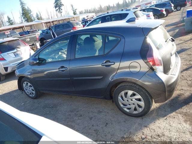 JTDKDTB34F1576960 Toyota Prius C Three