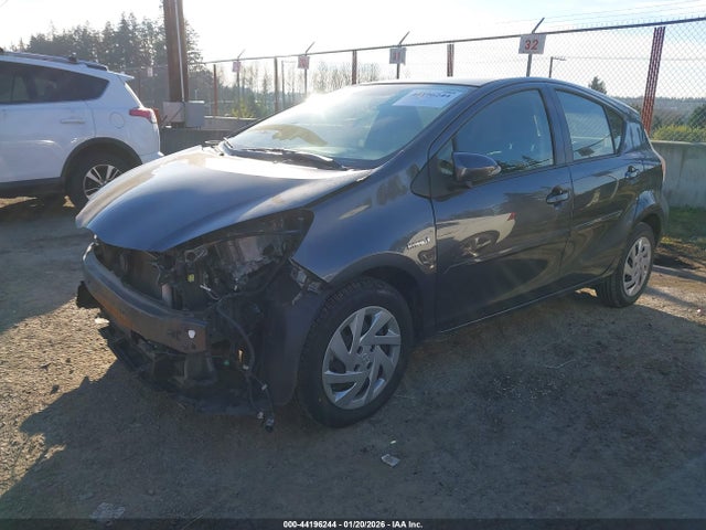 JTDKDTB34F1576960 Toyota Prius C Three