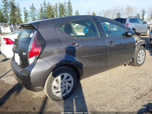 JTDKDTB34F1576960 Toyota Prius C Three