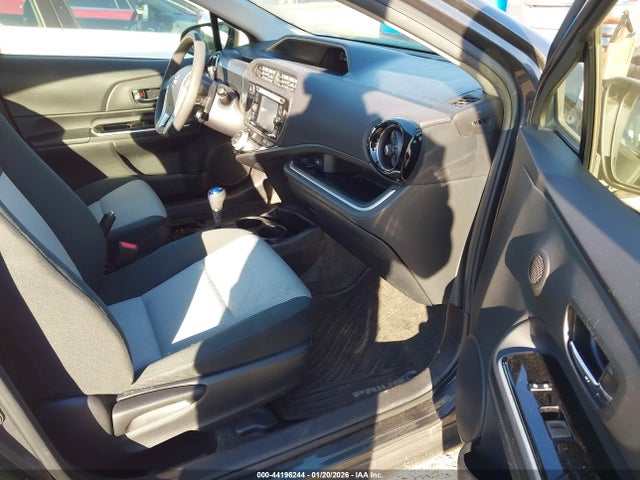 JTDKDTB34F1576960 Toyota Prius C Three
