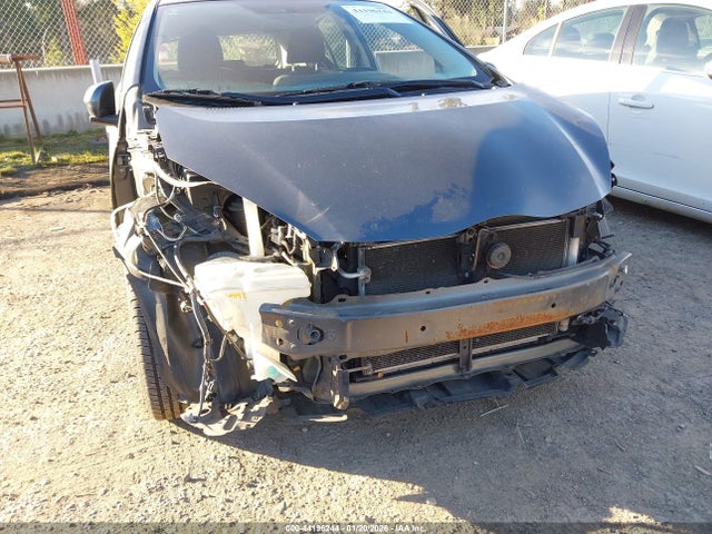 JTDKDTB34F1576960 Toyota Prius C Three