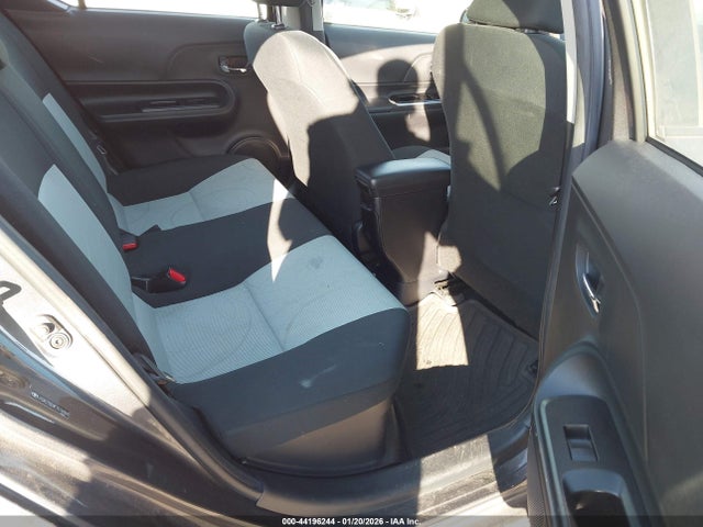 JTDKDTB34F1576960 Toyota Prius C Three