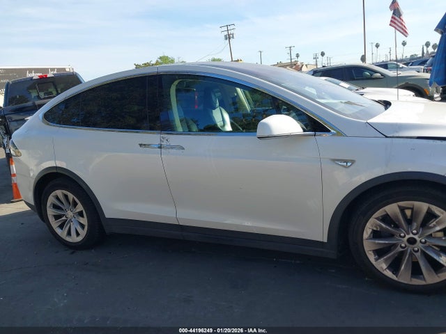 Tesla Model X 60d/70d/75d/90d/p100d 2016 5YJXCBE2XGF008503 Image 13