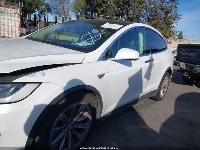 Tesla Model X 60d/70d/75d/90d/p100d 2016 5YJXCBE2XGF008503 Image 14