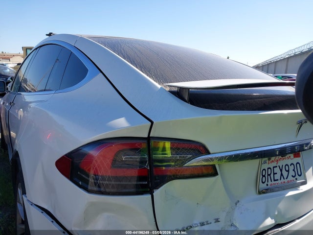 2016 TESLA MODEL X 5YJXCBE2XGF008503 Photo 2