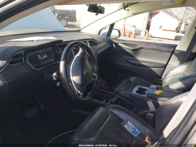 2016 TESLA MODEL X 5YJXCBE2XGF008503 Photo 4