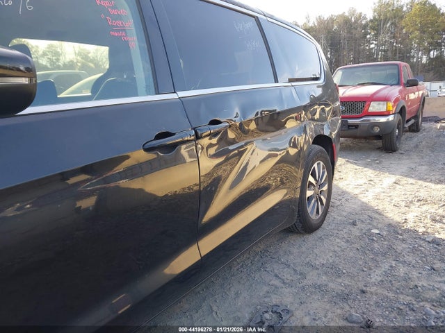 Chrysler Pacifica Hybrid Touring L 2023 2C4RC1L77PR599010 Image 28