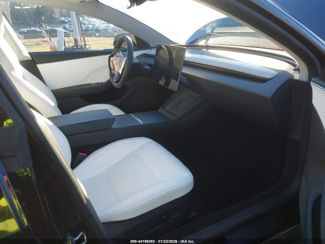 2025 TESLA MODEL 3 5YJ3E1EA6SF976049 Photo 4