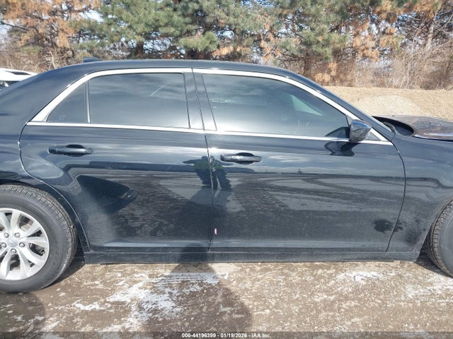 2015 Chrysler 300 Limited მანქანა იყიდება აუქციონზე, vin: 2C3CCAAG6FH868163, აუქციონის ნომერი: 44196399