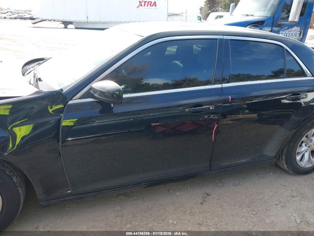 2015 Chrysler 300 Limited მანქანა იყიდება აუქციონზე, vin: 2C3CCAAG6FH868163, აუქციონის ნომერი: 44196399
